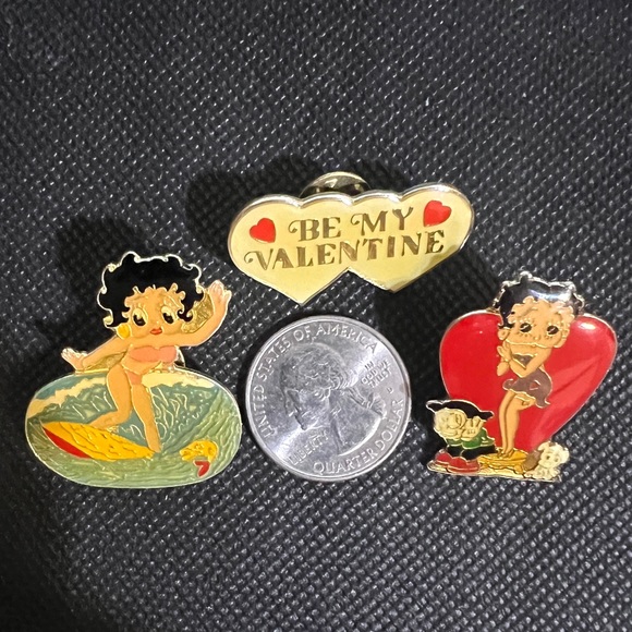 2 Betty Boop Pins & 1 Be My Valentine Pin - Vintage - Picture 6 of 6